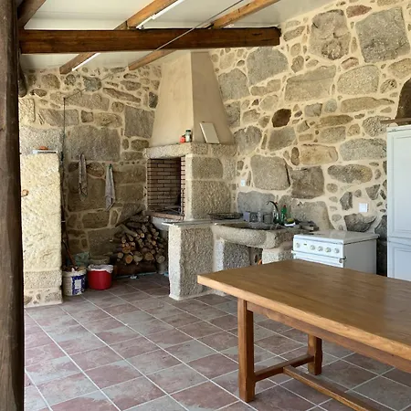 Casa Ubeiras بيت للعطل *